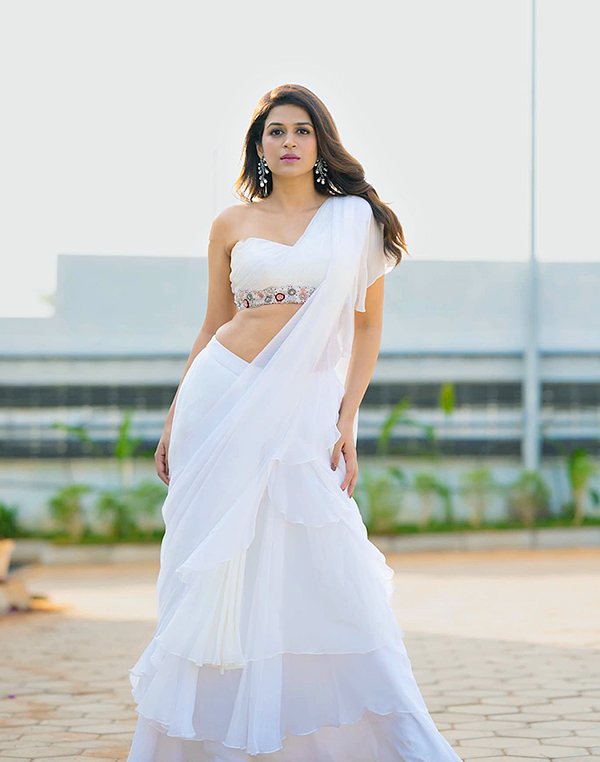 Actress_20Shraddha_20Das_20Latest_20Photos_18.jpg 17