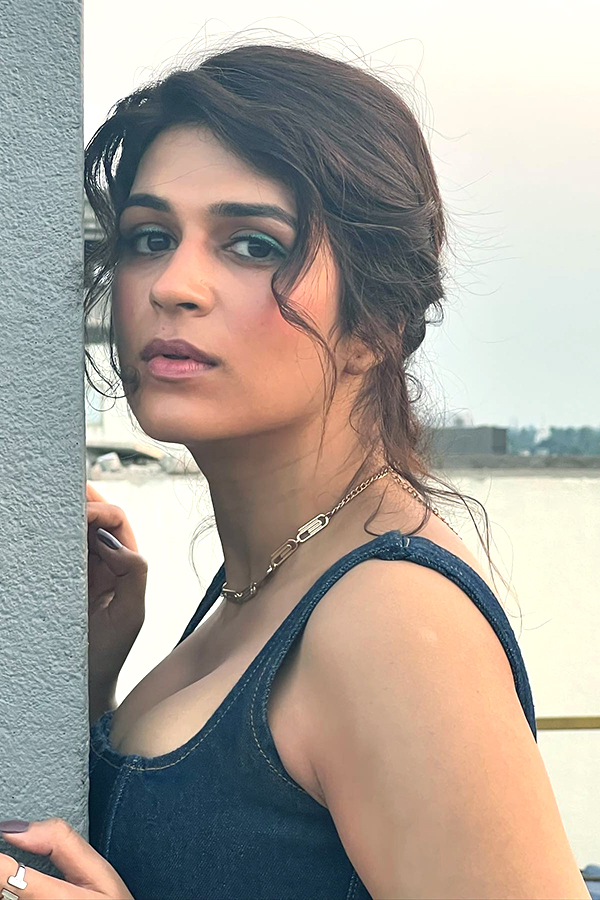 Actress_20Shraddha_20Das_20Latest_20Photos_2.jpg 2