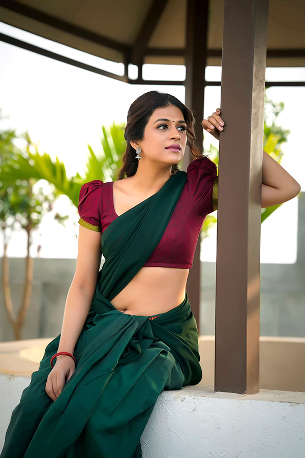 Actress_20Shraddha_20Das_20Latest_20Photos_22.jpg 21