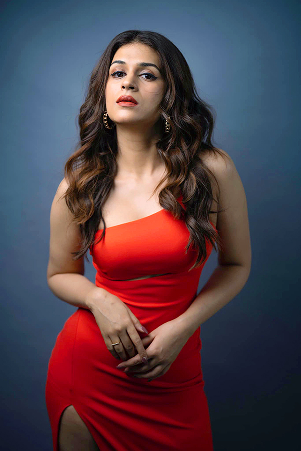 Actress_20Shraddha_20Das_20Latest_20Photos_26.jpg 25