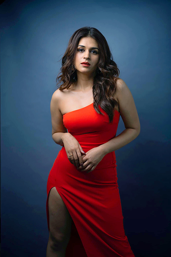 Actress_20Shraddha_20Das_20Latest_20Photos_4.jpg 4