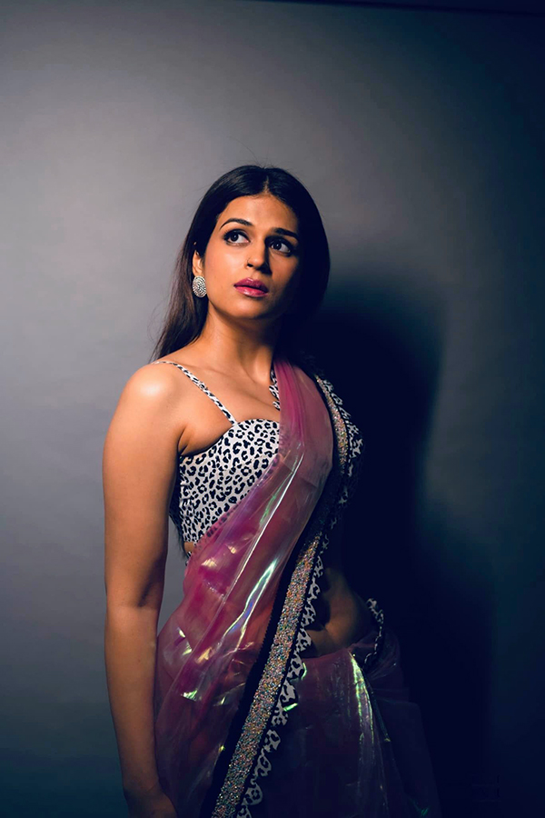 Actress_20Shraddha_20Das_20Latest_20Photos_5.jpg 5