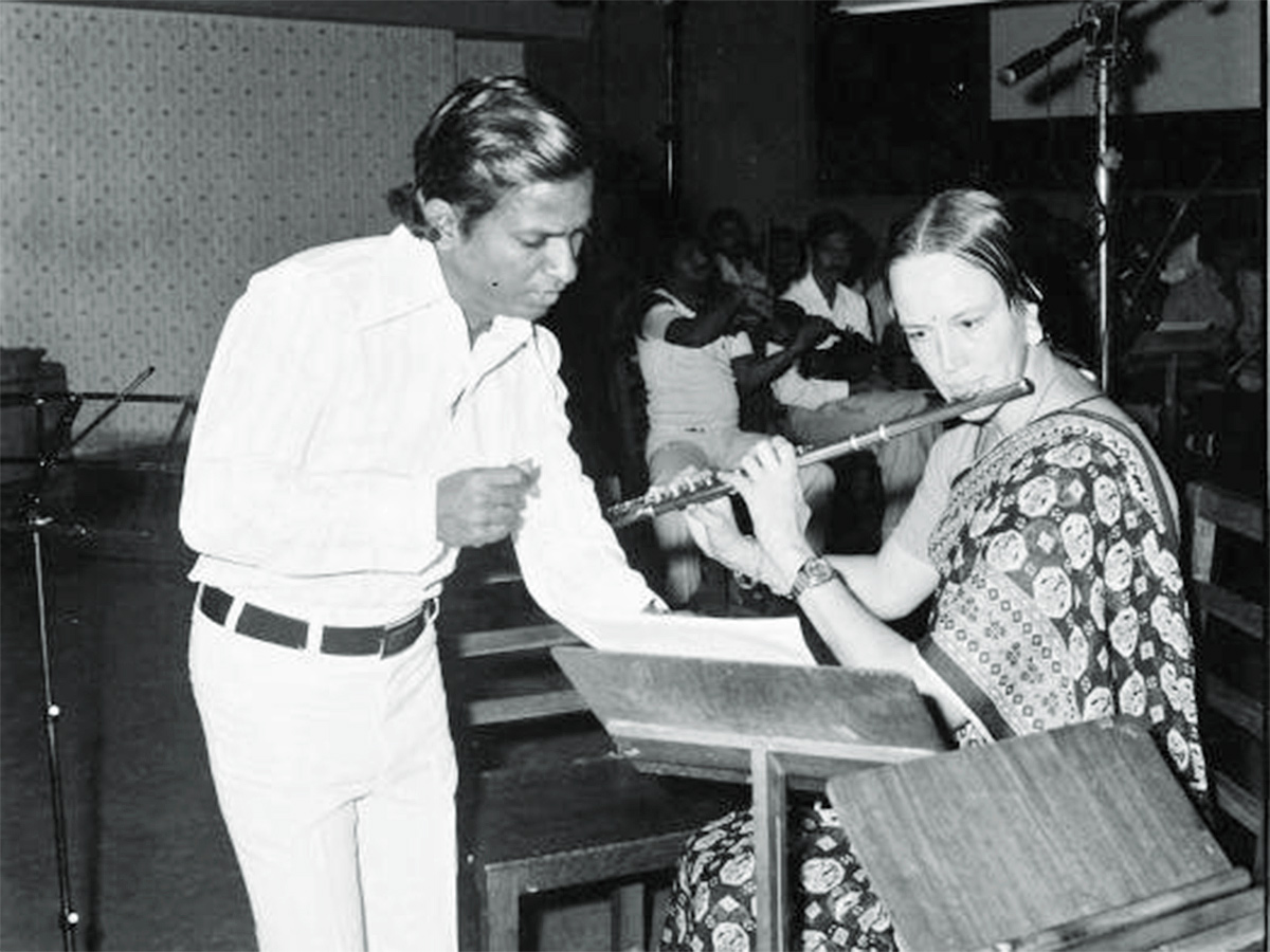 Music_20Director_20Ilayaraja_20Rare_20Photos_15.jpg 15