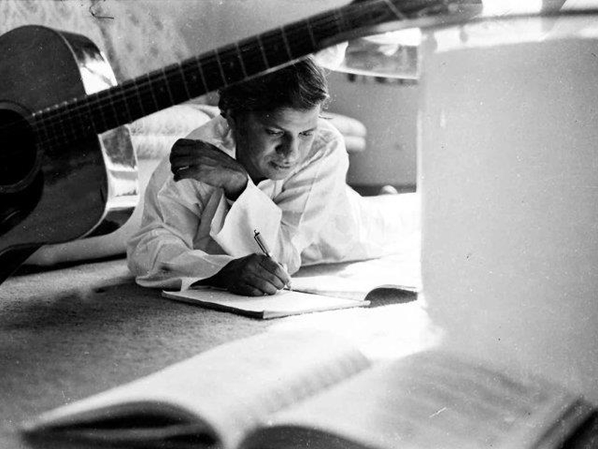 Music_20Director_20Ilayaraja_20Rare_20Photos_23.jpg 23