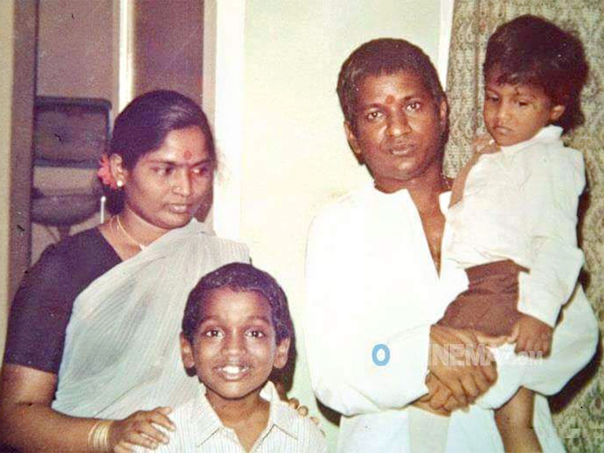 Music_20Director_20Ilayaraja_20Rare_20Photos_4.jpg 4