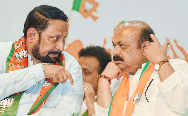 Laxman_Savadi_Quit_BJP.jpg