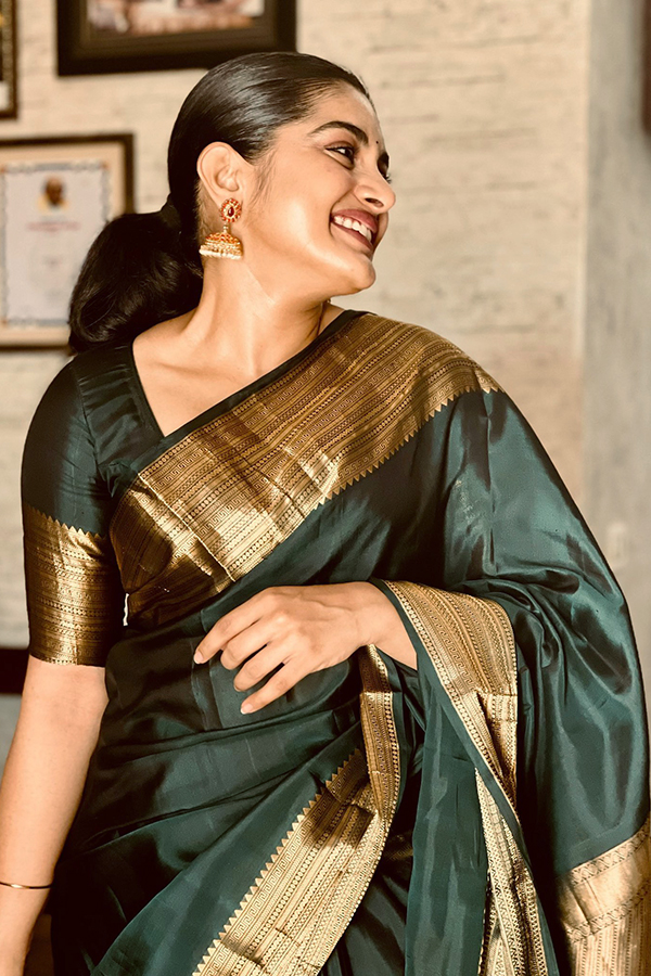 Nivetha_20Thomas_20Latest_20Pics_22.jpg 20