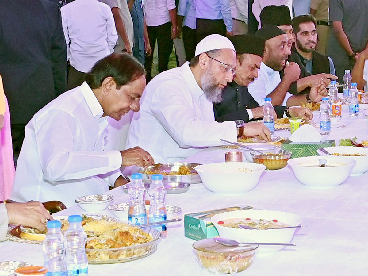 CM_20KCR_20Attends_20DawatEIftar_20Party_20at_20LB_20Stadium_2.jpg 2