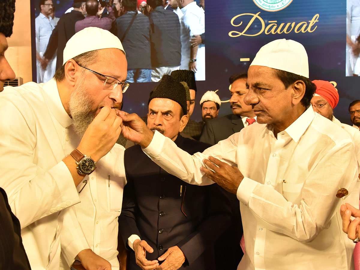CM_20KCR_20Attends_20DawatEIftar_20Party_20at_20LB_20Stadium_4.jpg 4