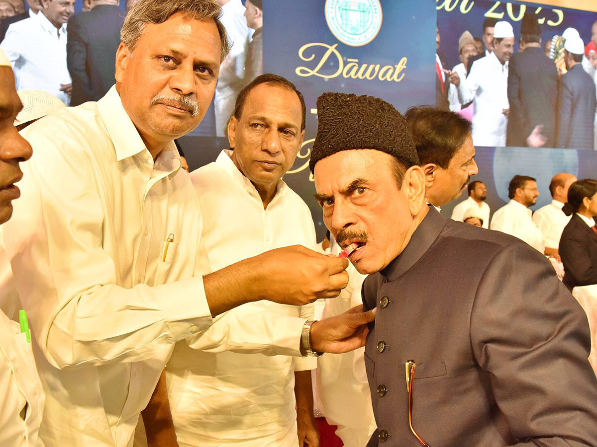 CM_20KCR_20Attends_20DawatEIftar_20Party_20at_20LB_20Stadium_7.jpg 7
