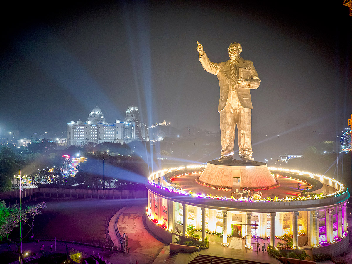 125_20Feet_20Dr_20BR_20Ambedkar_20Statue_20In_20Hyderabad_20Pics_1.jpg 1