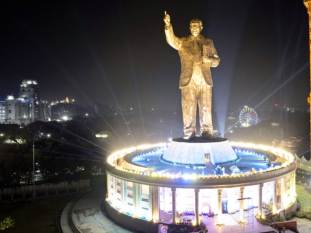 125_20Feet_20Dr_20BR_20Ambedkar_20Statue_20In_20Hyderabad_20Pics_10.jpg 9