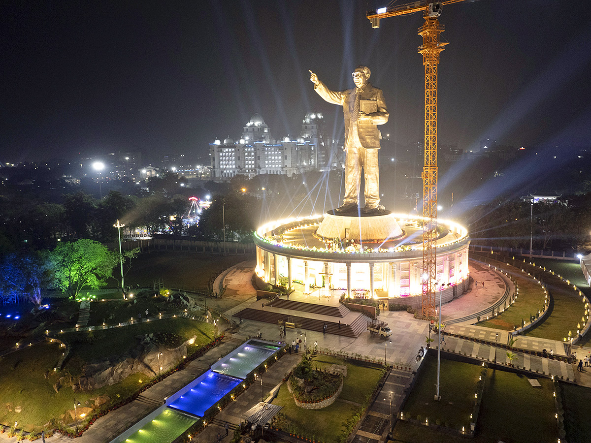 125_20Feet_20Dr_20BR_20Ambedkar_20Statue_20In_20Hyderabad_20Pics_11.jpg 10