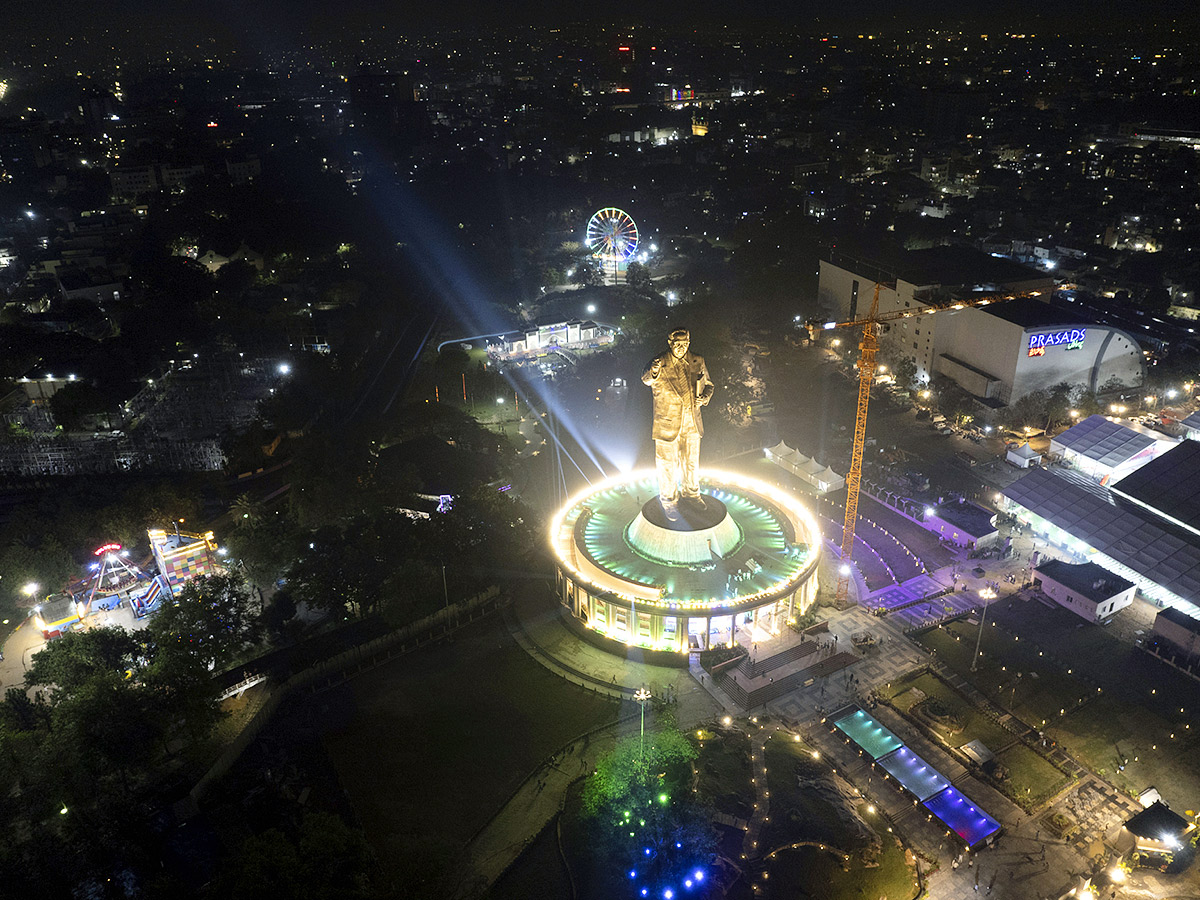 125_20Feet_20Dr_20BR_20Ambedkar_20Statue_20In_20Hyderabad_20Pics_12.jpg 11
