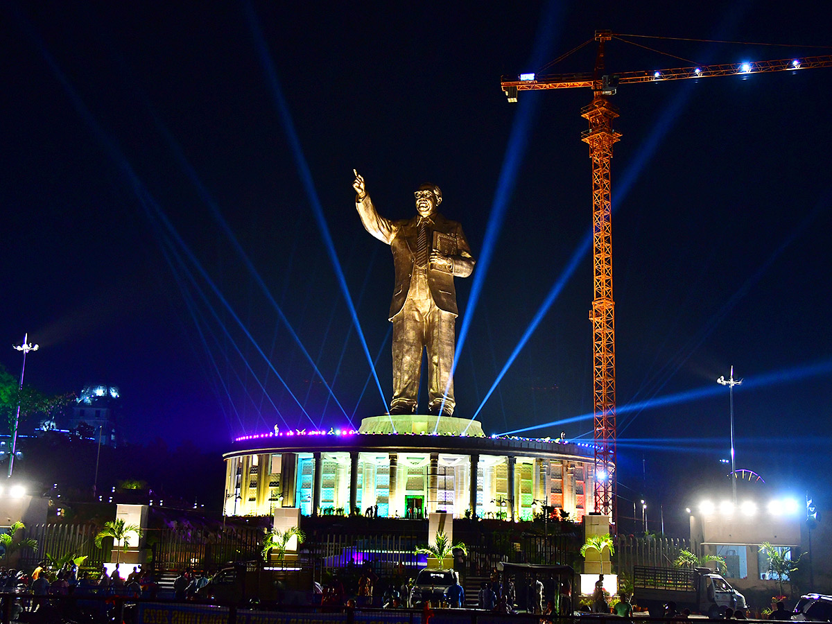 125_20Feet_20Dr_20BR_20Ambedkar_20Statue_20In_20Hyderabad_20Pics_13.jpg 12