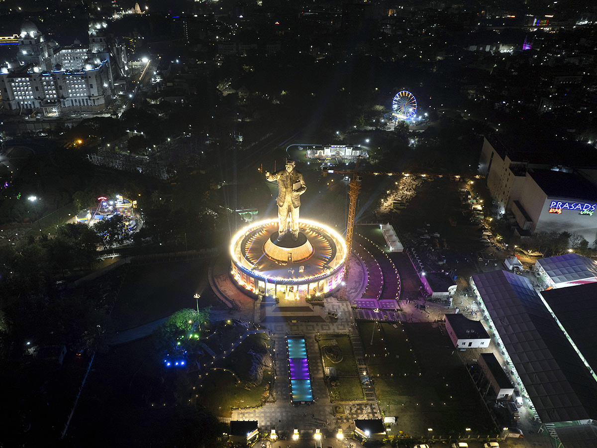 125_20Feet_20Dr_20BR_20Ambedkar_20Statue_20In_20Hyderabad_20Pics_14.jpg 13