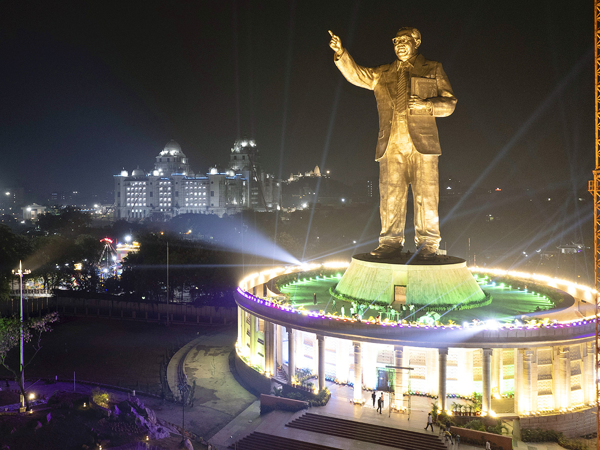 125_20Feet_20Dr_20BR_20Ambedkar_20Statue_20In_20Hyderabad_20Pics_16.jpg 15