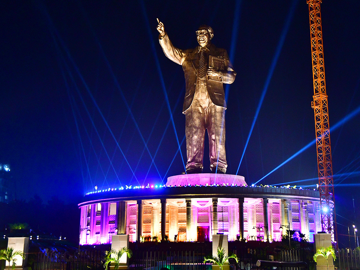 125_20Feet_20Dr_20BR_20Ambedkar_20Statue_20In_20Hyderabad_20Pics_19.jpg 18