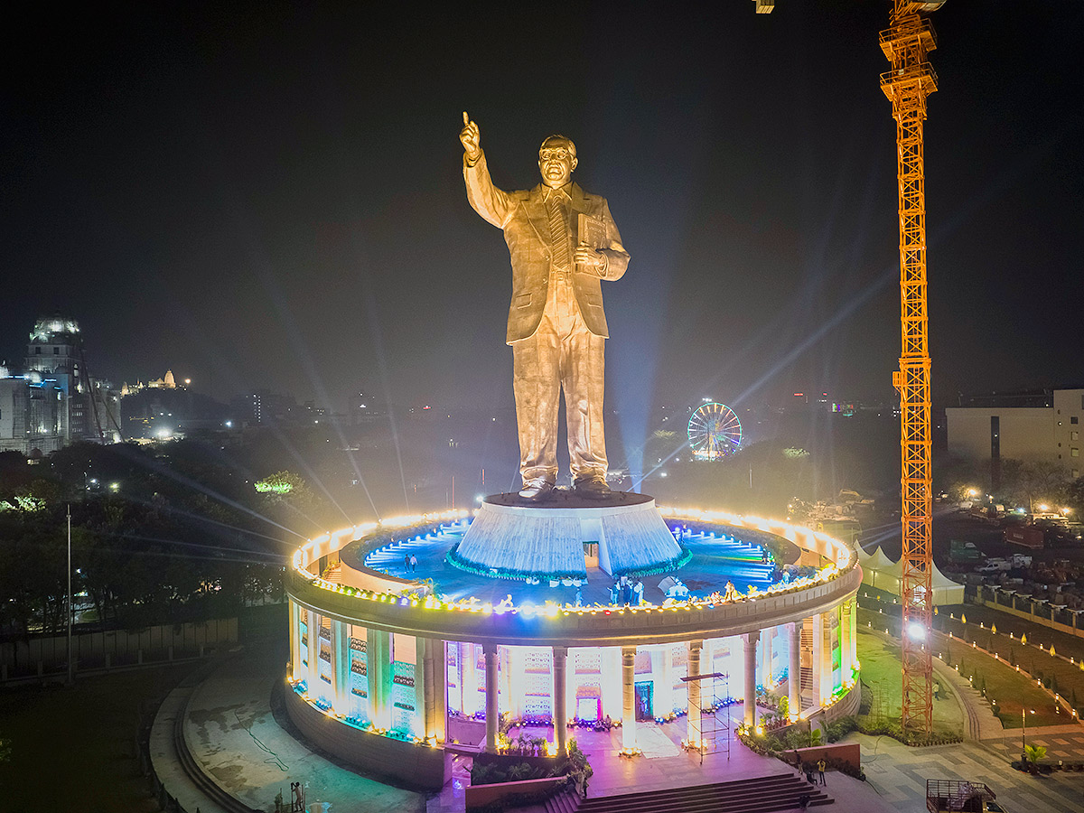 125_20Feet_20Dr_20BR_20Ambedkar_20Statue_20In_20Hyderabad_20Pics_2.jpg 2