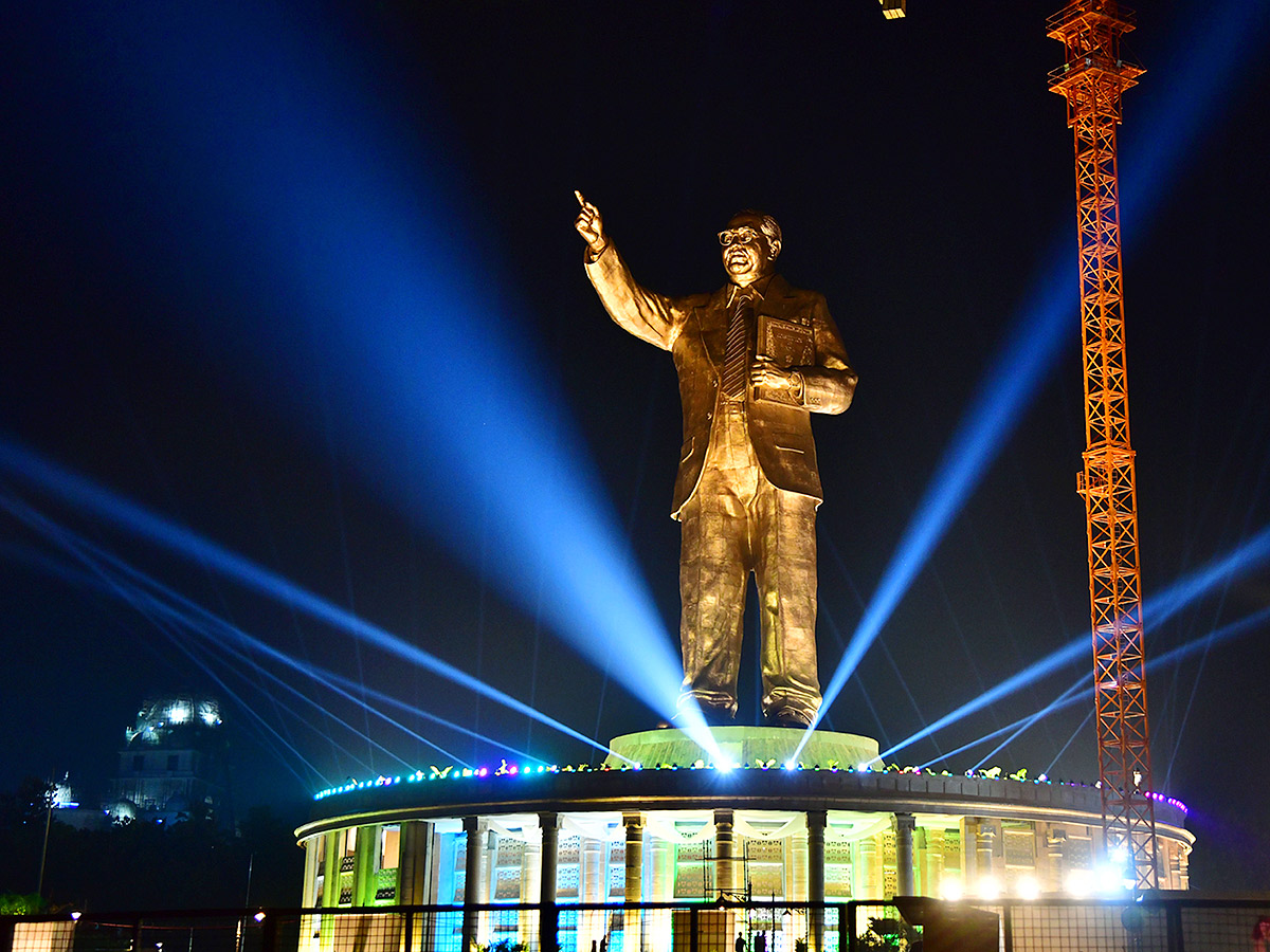 125_20Feet_20Dr_20BR_20Ambedkar_20Statue_20In_20Hyderabad_20Pics_20.jpg 19