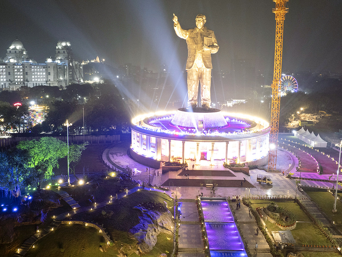 125_20Feet_20Dr_20BR_20Ambedkar_20Statue_20In_20Hyderabad_20Pics_26.jpg 25