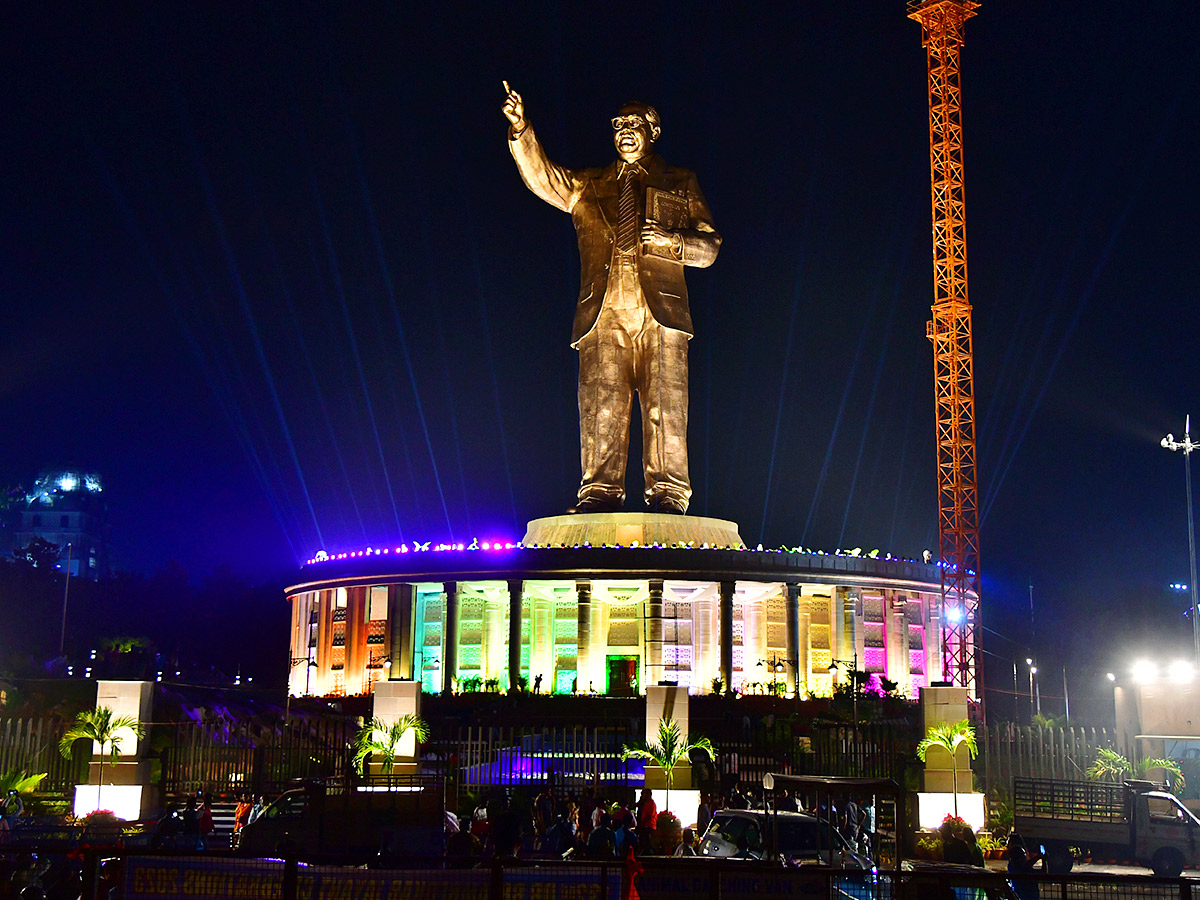 125_20Feet_20Dr_20BR_20Ambedkar_20Statue_20In_20Hyderabad_20Pics_27.jpg 26