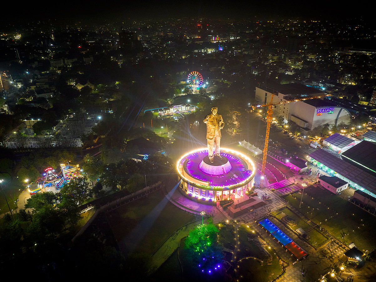 125_20Feet_20Dr_20BR_20Ambedkar_20Statue_20In_20Hyderabad_20Pics_32.jpg 31