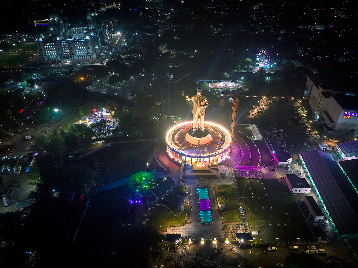 125_20Feet_20Dr_20BR_20Ambedkar_20Statue_20In_20Hyderabad_20Pics_33.jpg 32