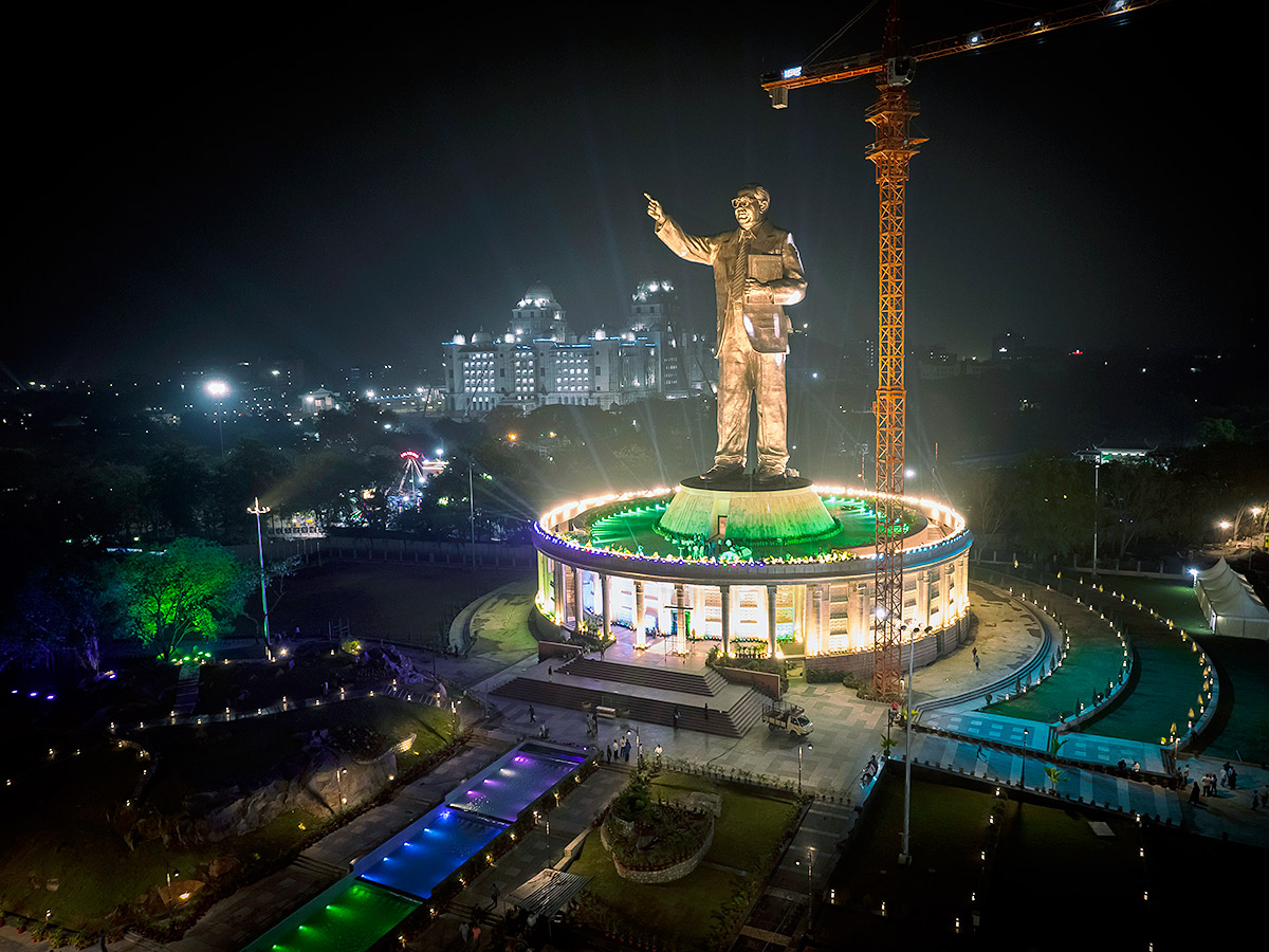 125_20Feet_20Dr_20BR_20Ambedkar_20Statue_20In_20Hyderabad_20Pics_34.jpg 33