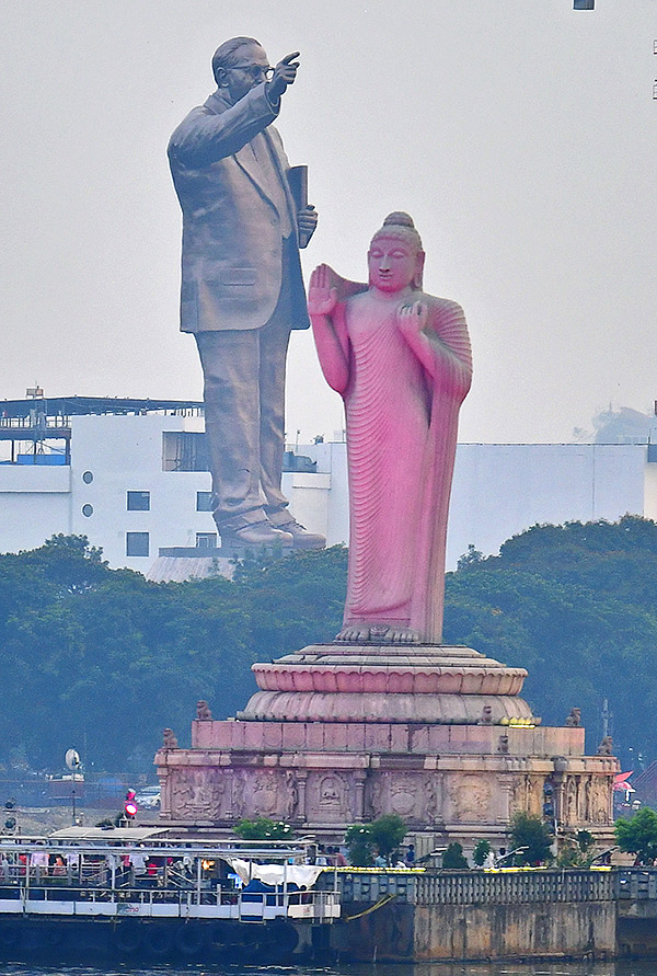 125_20Feet_20Dr_20BR_20Ambedkar_20Statue_20In_20Hyderabad_20Pics_38.jpg 37