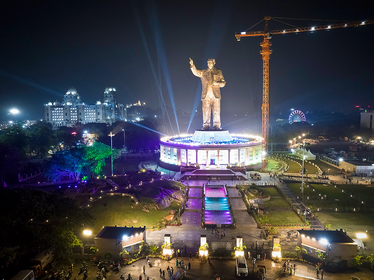 125_20Feet_20Dr_20BR_20Ambedkar_20Statue_20In_20Hyderabad_20Pics_5.jpg 5
