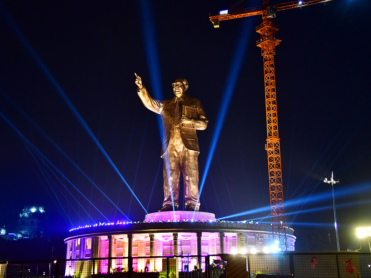 125_20Feet_20Dr_20BR_20Ambedkar_20Statue_20In_20Hyderabad_20Pics_7.jpg 7