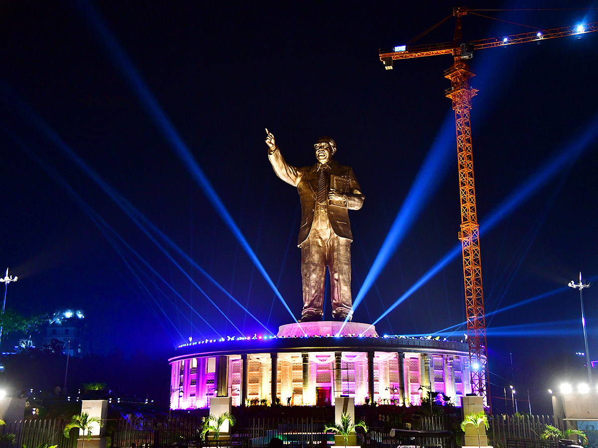 125_20Feet_20Dr_20BR_20Ambedkar_20Statue_20In_20Hyderabad_20Pics_9.jpg 8