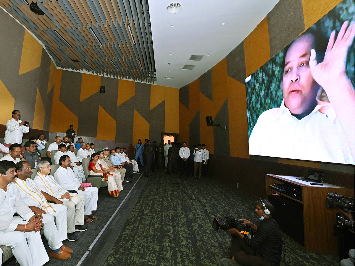 CM_20KCR_20Inaugurated_20Ambedkar_20Statue_20At_20Tank_20Bund_20Photos_14.jpg 15