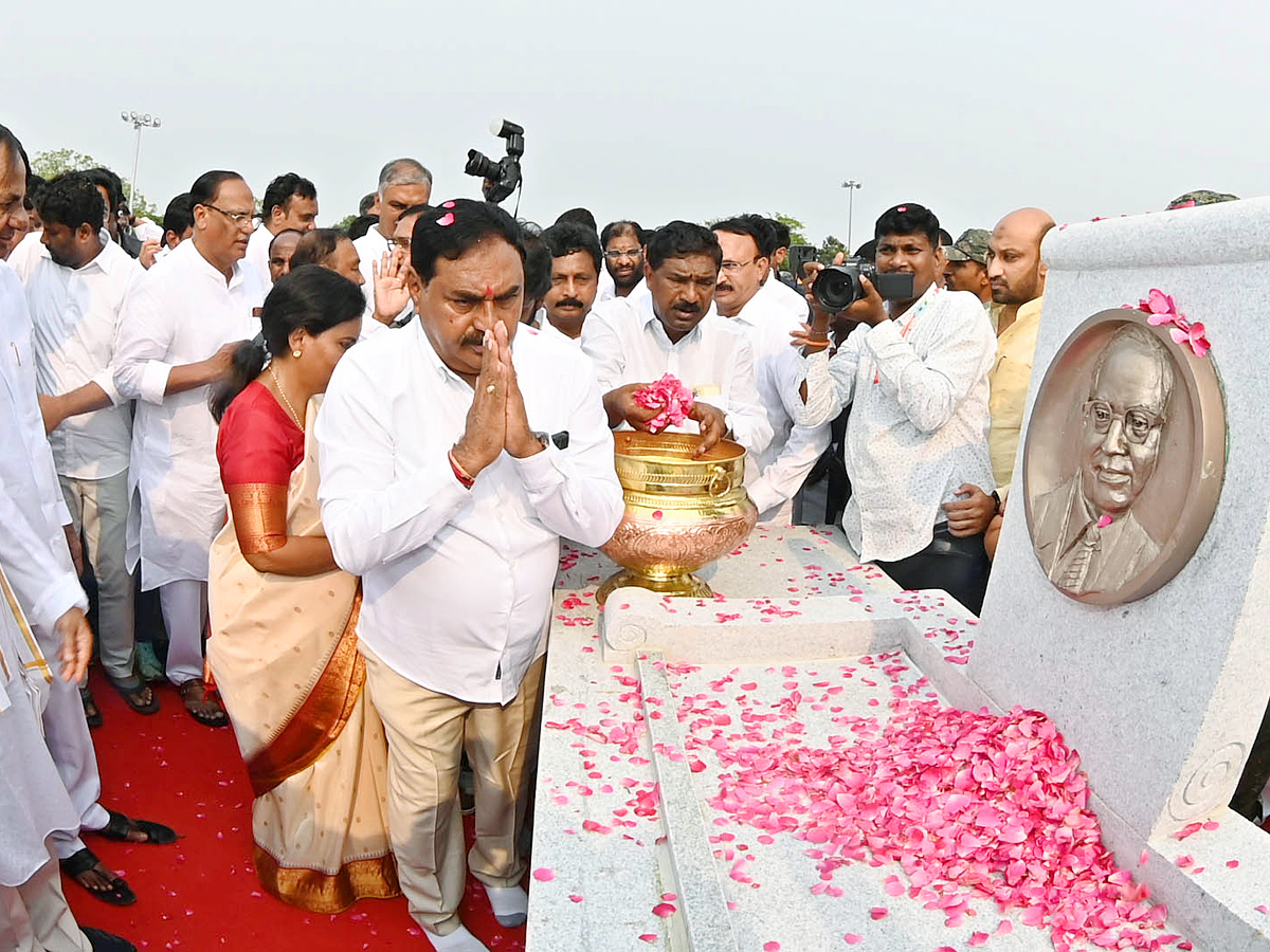 CM_20KCR_20Inaugurated_20Ambedkar_20Statue_20At_20Tank_20Bund_20Photos_16.jpg 17