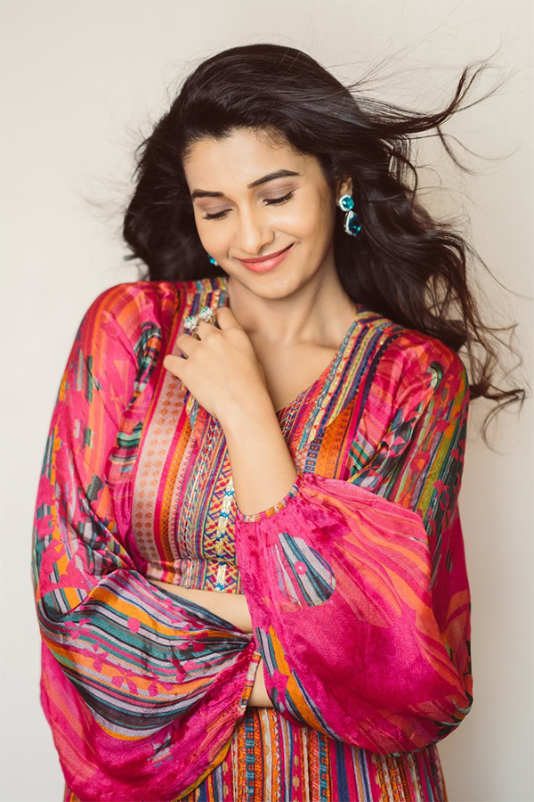 Priya_20Bhavani_20Shankar_20New_20Images_10.jpg 10
