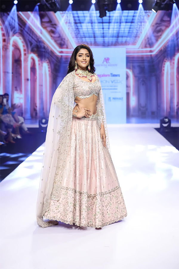 Actress_20Eesha_20Rebba_20Photos_13.jpg 13