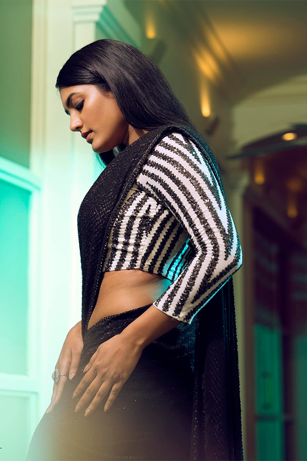 Actress_20Eesha_20Rebba_20Photos_16.jpg 16