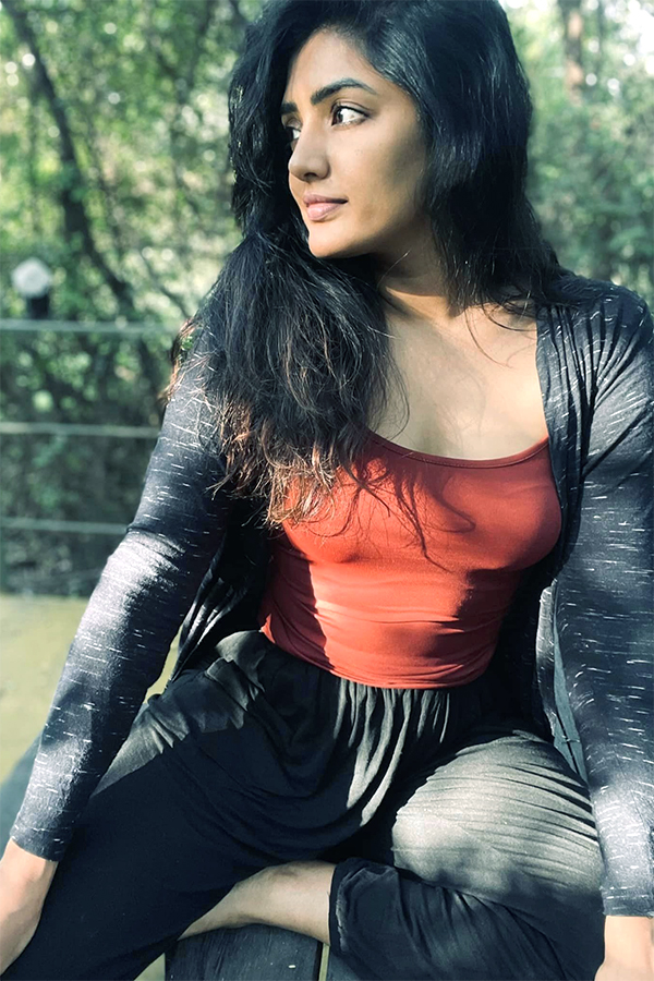 Actress_20Eesha_20Rebba_20Photos_19.jpg 19