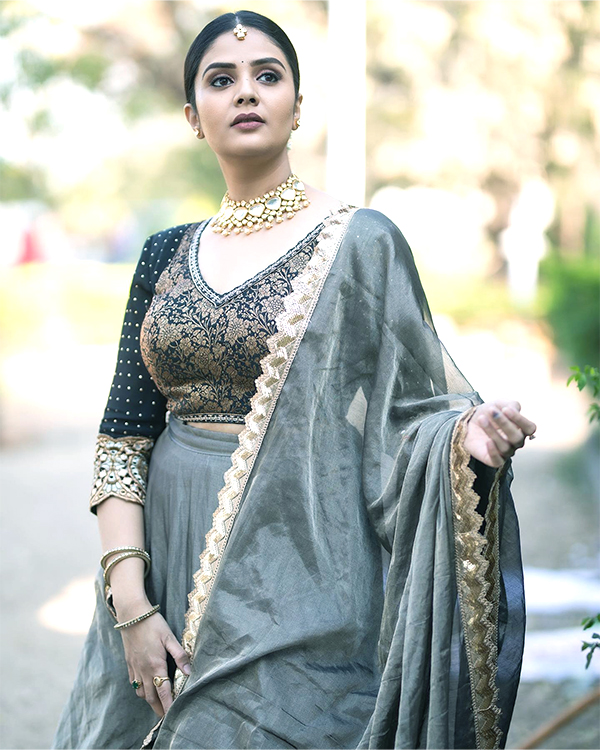 Telugu_20Anchor_20Sreemukhi_20Latest_20Photoshoot_20Pics_18.jpg 18