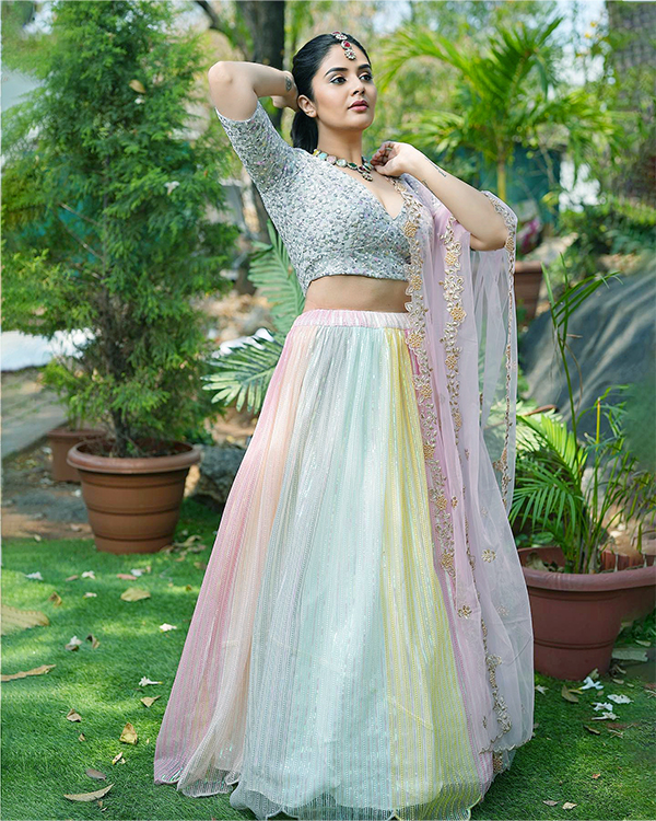 Telugu_20Anchor_20Sreemukhi_20Latest_20Photoshoot_20Pics_22.jpg 22