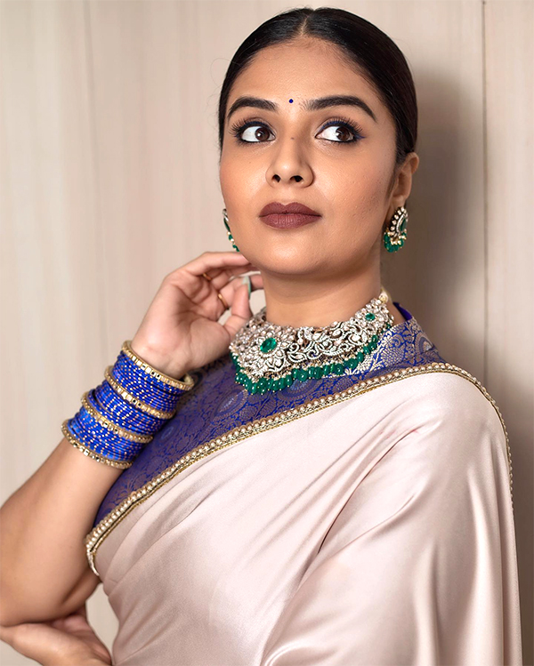 Telugu_20Anchor_20Sreemukhi_20Latest_20Photoshoot_20Pics_8.jpg 8