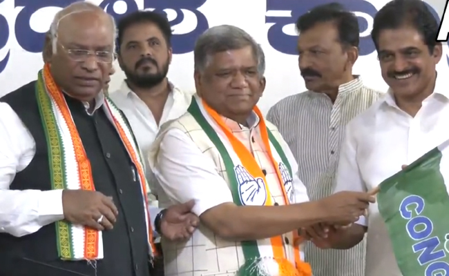 Jagadish-Shettar-congress.jpg