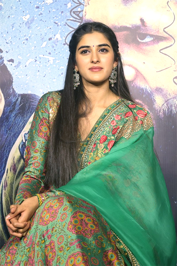 Agent_20Movie_20Actress_20Sakshi_20Vaidya_20Stills_11.jpg 11