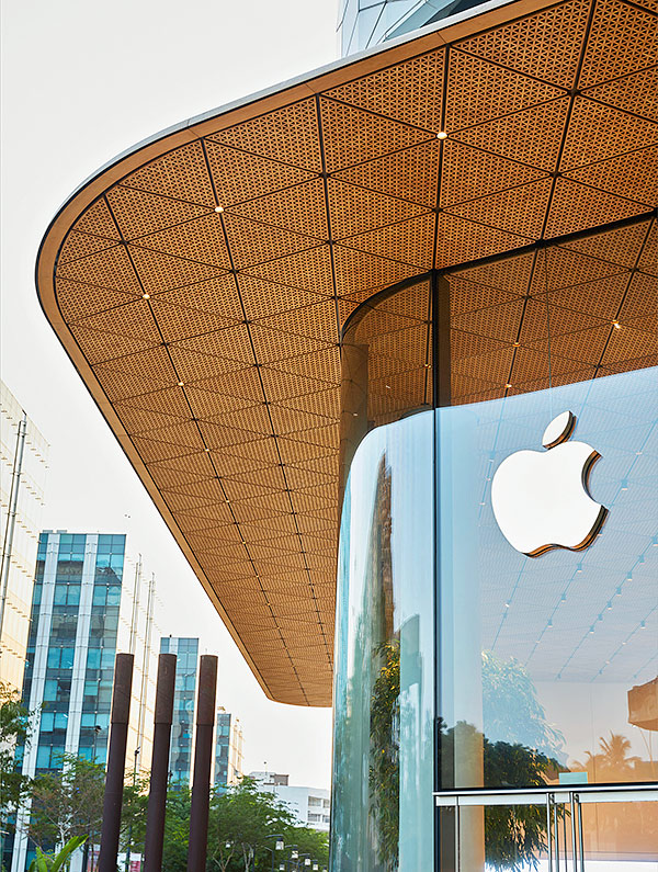 Apple-BKC-Mumbai-India-media-preview-handcrafted-timber-ceiling-01.jpg 30