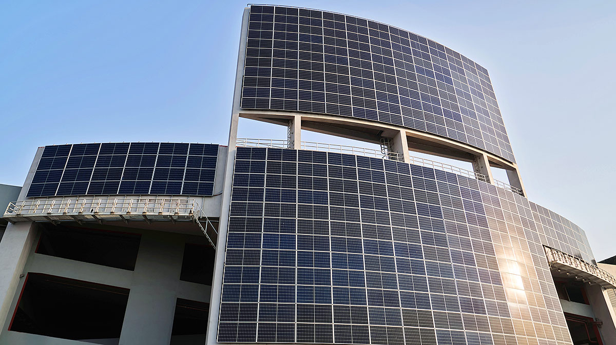 Apple-BKC-Mumbai-India-media-preview-solar-array.jpg 35
