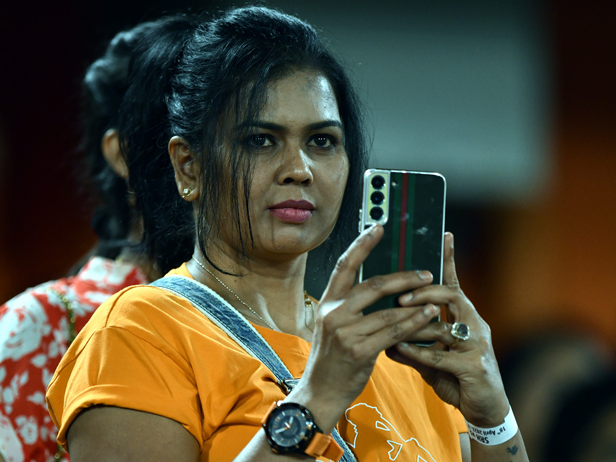 IPL_202023_20Match_20Between_20SRH_20And_20MI_20In_20Uppal_20Stadium_20Hyderabad_17.jpg 16