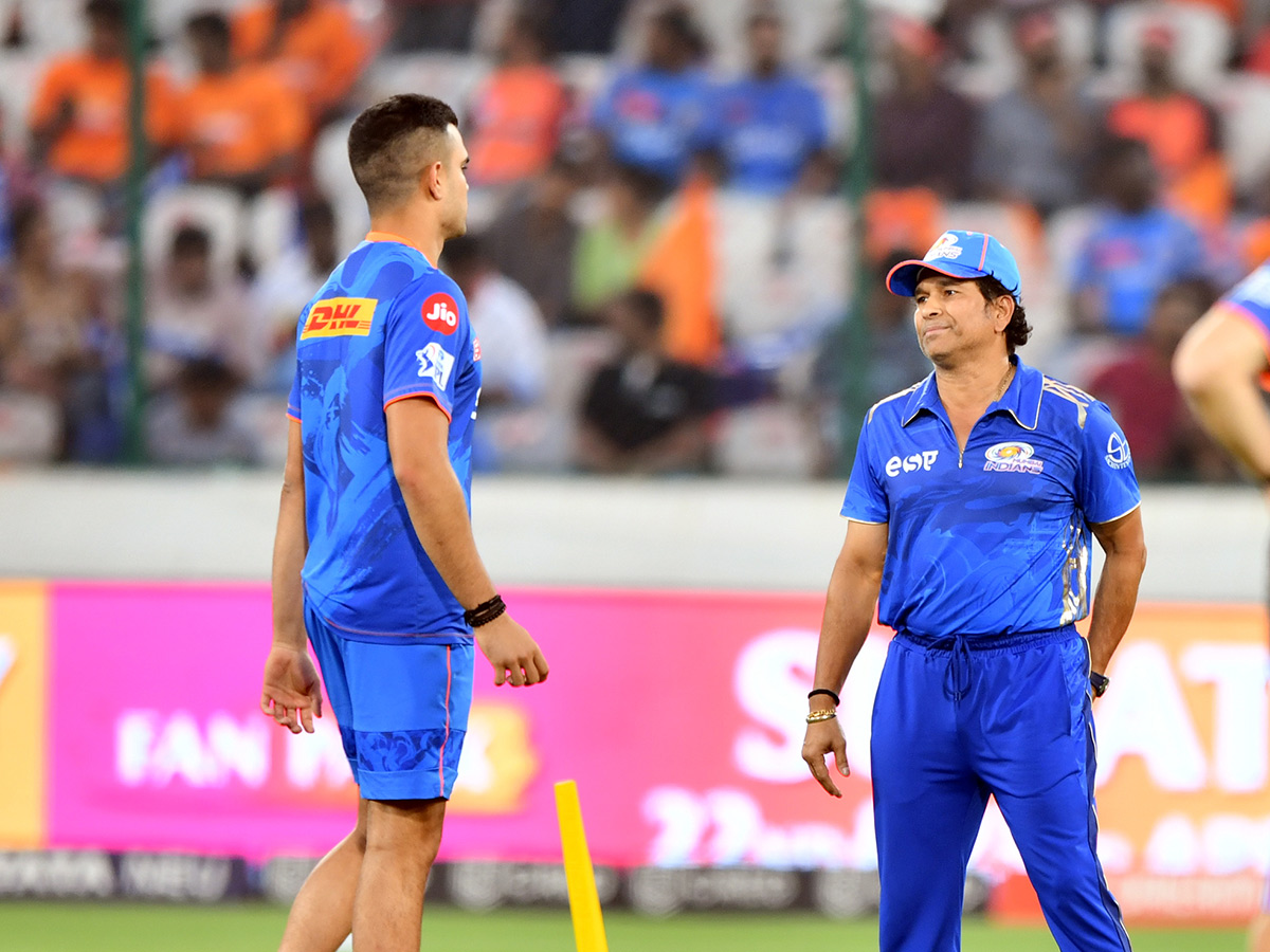 IPL_202023_20Match_20Between_20SRH_20And_20MI_20In_20Uppal_20Stadium_20Hyderabad_22.jpg 21