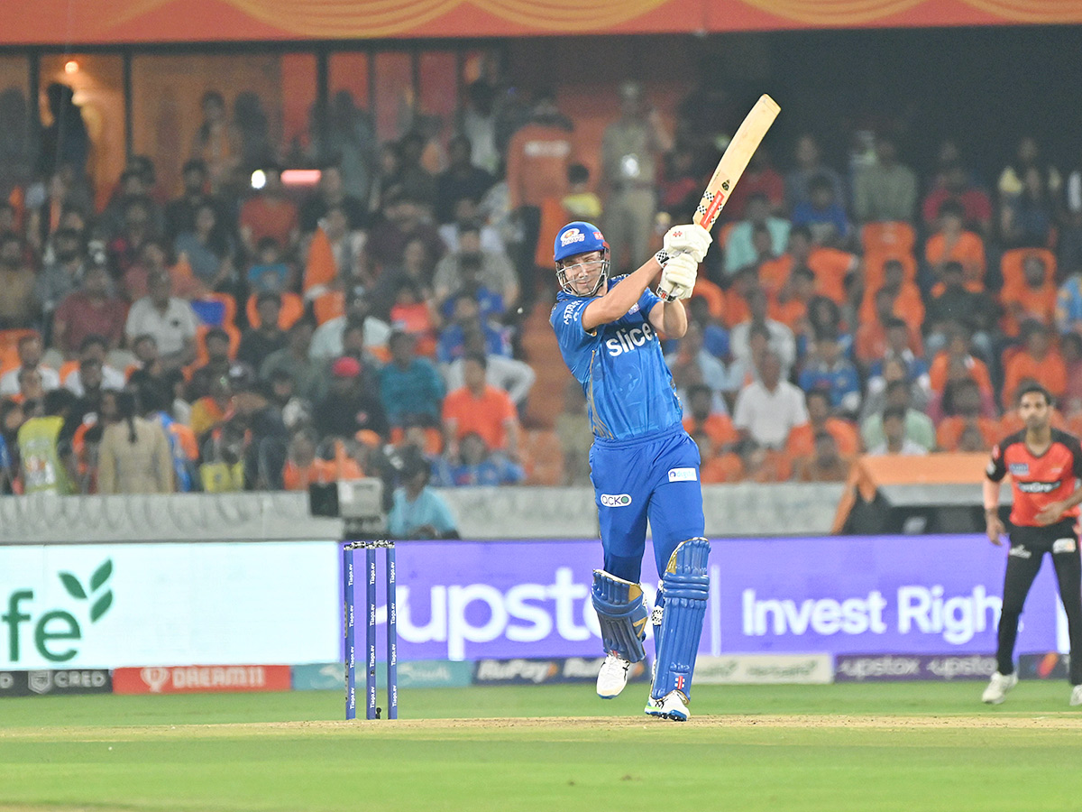 IPL_202023_20Match_20Between_20SRH_20And_20MI_20In_20Uppal_20Stadium_20Hyderabad_31.jpg 30