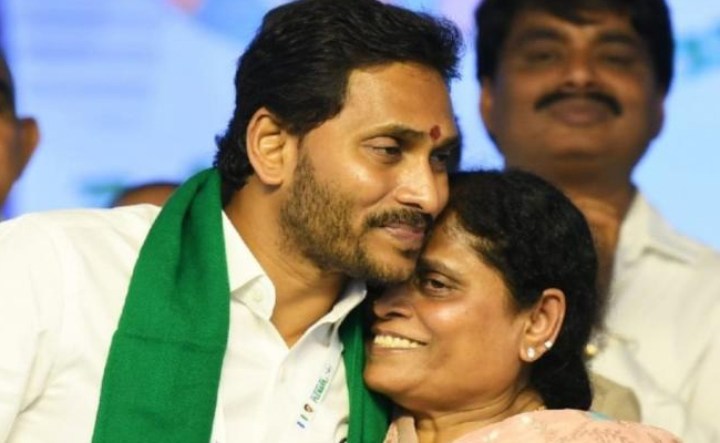YS_Jagan_Vijayamma.jpg